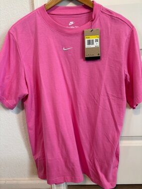 NWT The Nike Tee women’s  Short-Sleeve Cotton Tee - oversized